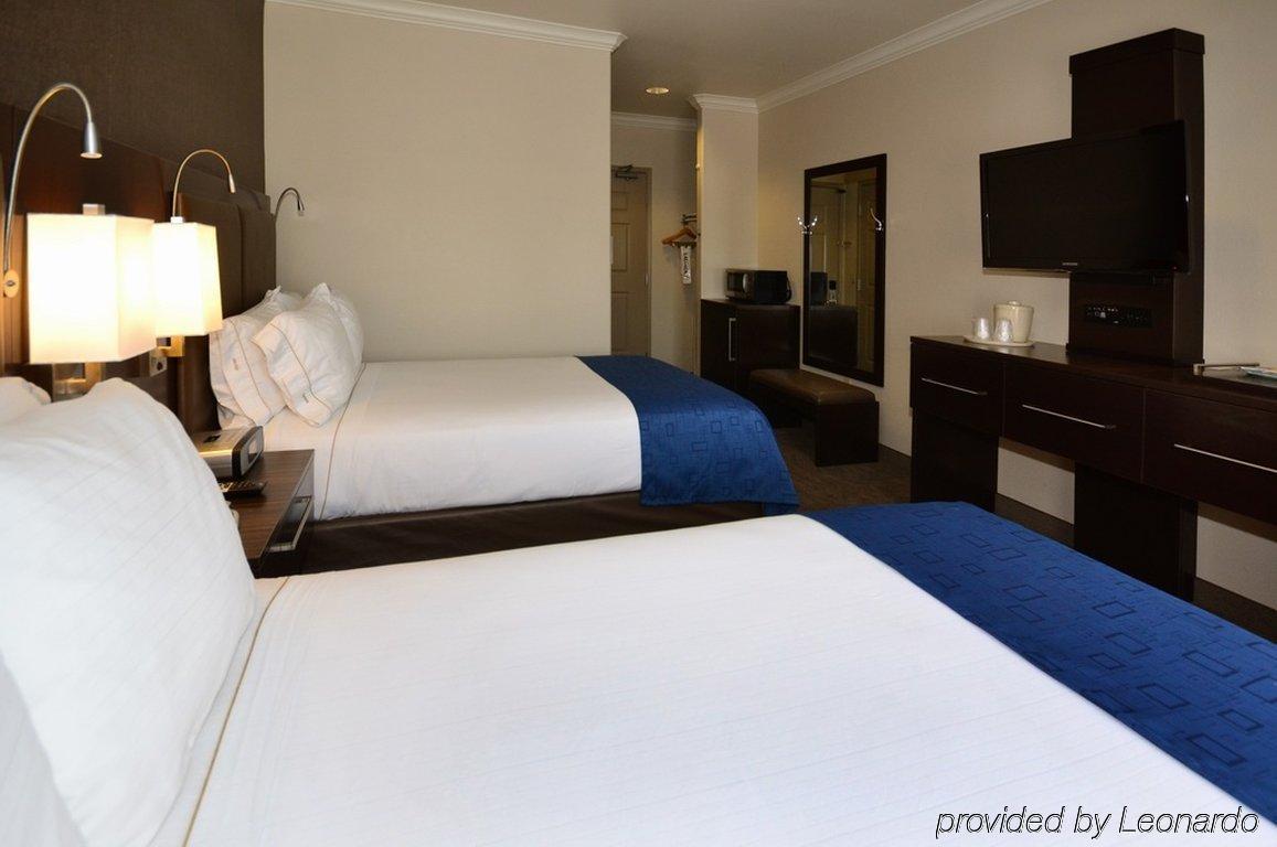 Holiday Inn Express & Suites Santa Clara By Ihg Номер фото